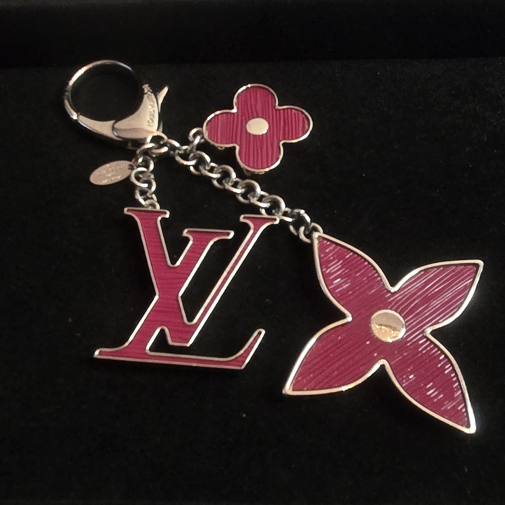 Louis Vuitton Fleur d'Epi Bag Charm - Fuchsia - Picture 3 of 7